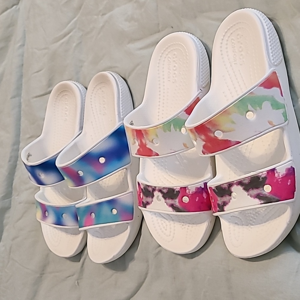 Bundle of two pairs of M4/W6 crocs sandals. EUC